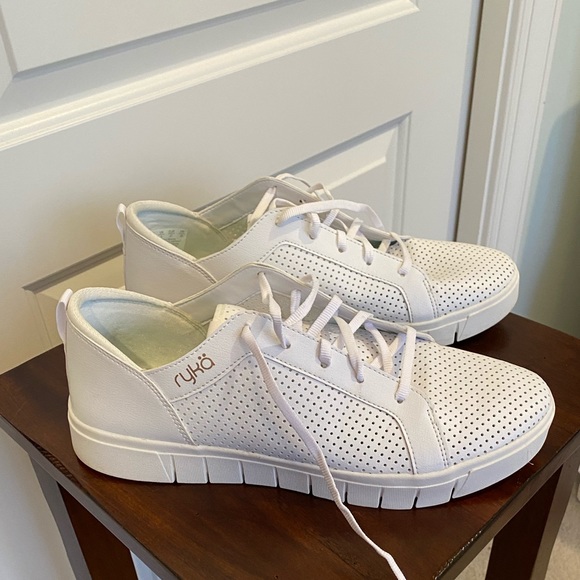 ryka nova sneaker